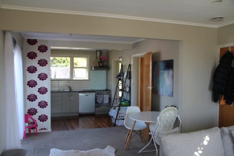 Photo of property in 15 Kahikatea Grove, Paparangi, Wellington, 6037