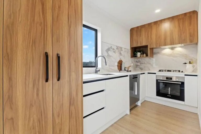 Photo of property in 559c Great South Road, Rosehill, Papakura, 2113