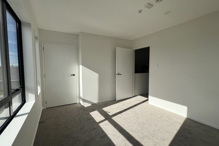 Photo of property in 8/35 Centreway Road, Orewa, 0931