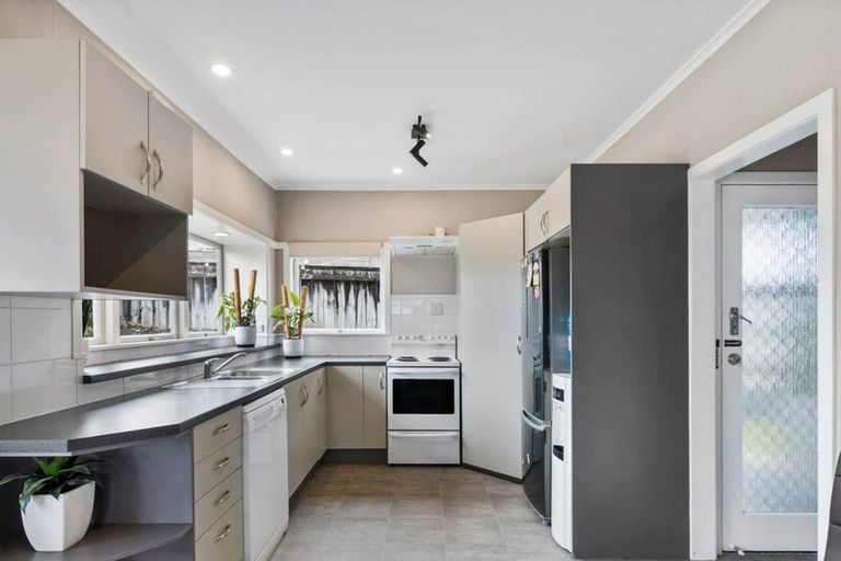 Photo of property in 16 Red Hill Road, Red Hill, Papakura, 2110
