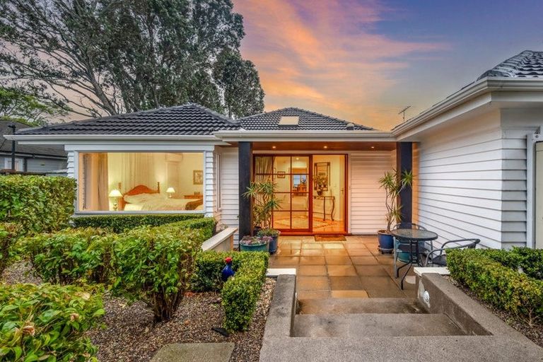 Photo of property in 33 Bleakhouse Road, Howick, Auckland, 2014