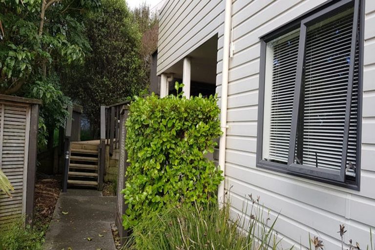 Photo of property in 8b Schnapper Rock Road, Schnapper Rock, Auckland, 0632