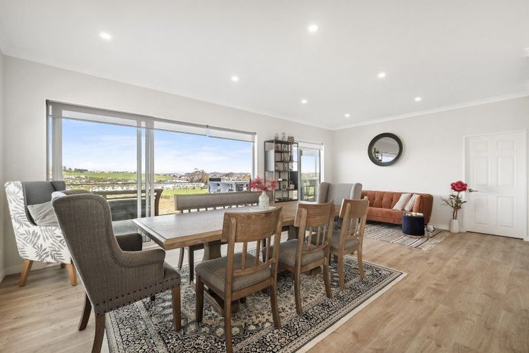 Photo of property in 30 Cassidy Drive, Orewa, 0931