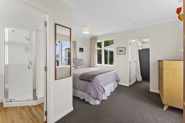 Photo of property in 25 Singers Road, Korokoro, Lower Hutt, 5012