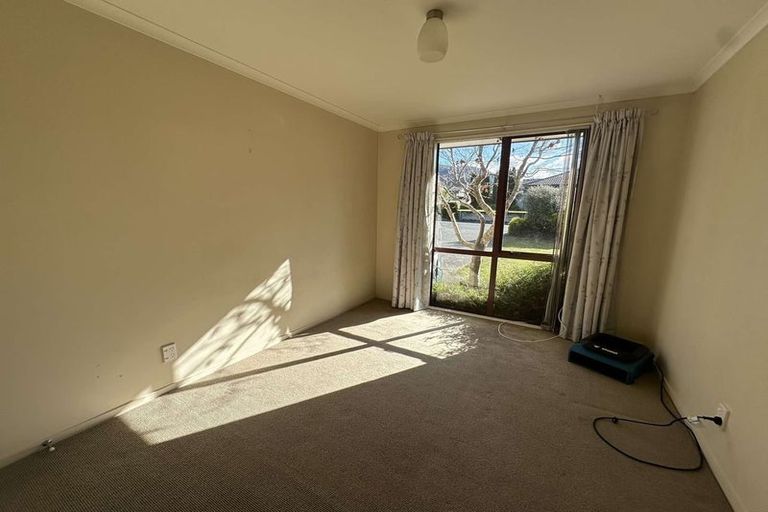 Photo of property in 37 Mcewen Crescent, Riverstone Terraces, Upper Hutt, 5018
