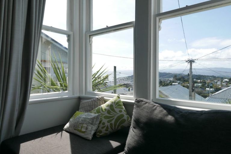 Photo of property in 22 Sugarloaf Road, Brooklyn, Wellington, 6021