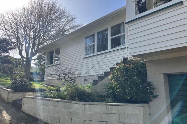 Photo of property in 42 Valley View Road, Glenfield, Auckland, 0629