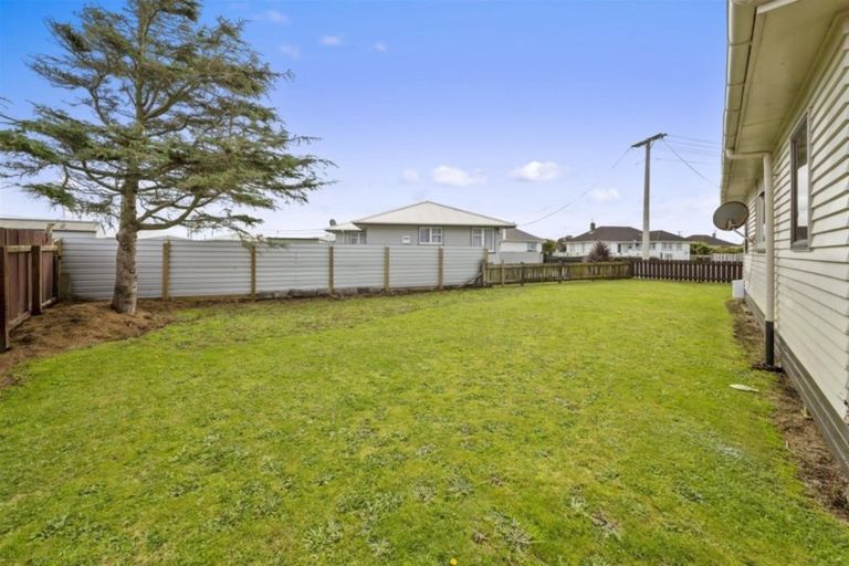 Photo of property in 3 Sutton Place, Hawera, 4610