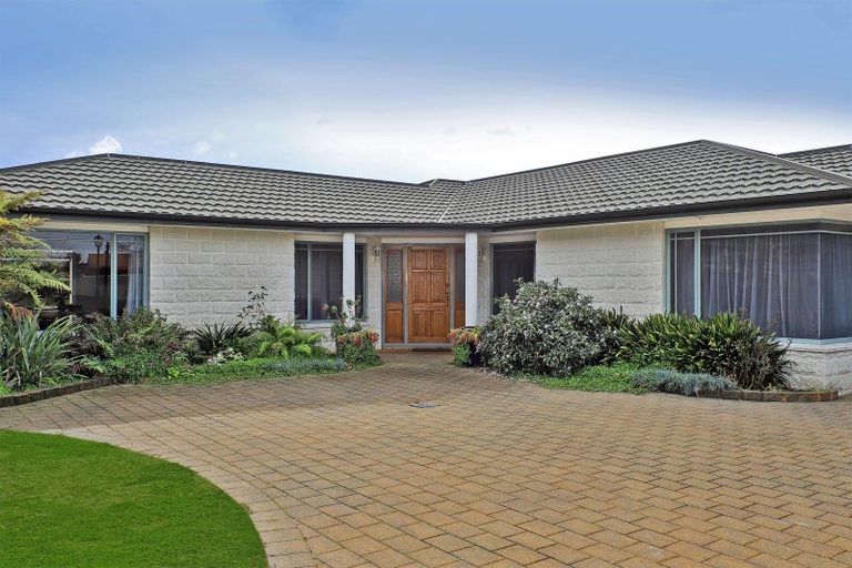 Photo of property in 28 Kensington Drive, Taradale, Napier, 4112