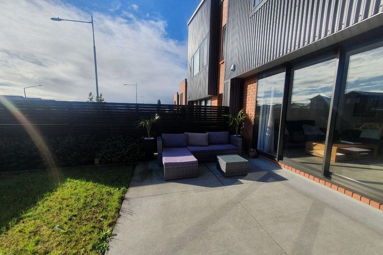 Photo of property in 469 Hobsonville Road, Hobsonville, Auckland, 0616