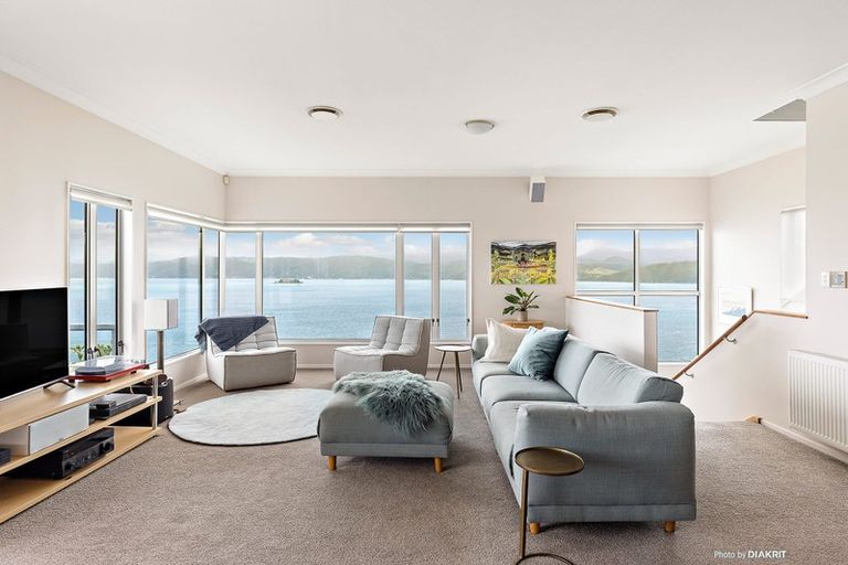 Photo of property in 21 Napier Street, Karaka Bays, Wellington, 6022