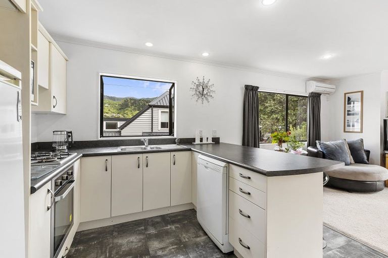 Photo of property in 49u3 Ranui Terrace, Tawa, Wellington, 5028