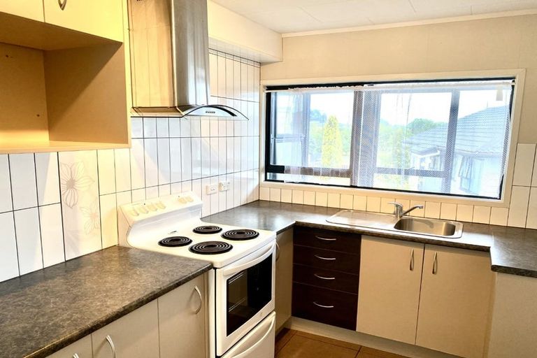 Photo of property in 73 Santiago Crescent, Unsworth Heights, Auckland, 0632