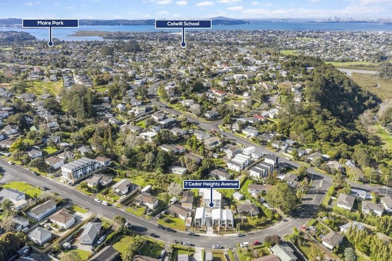 Photo of property in 2/7 Cedar Heights Avenue, Massey, Auckland, 0614