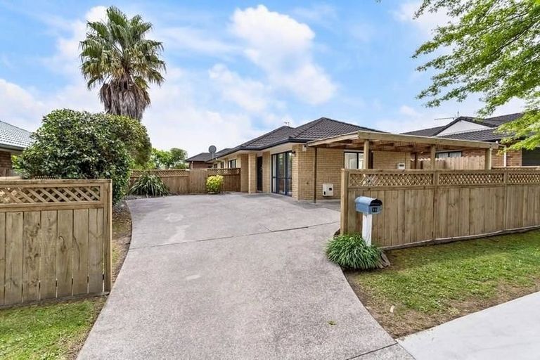 Photo of property in 16 Carisbrook Crescent, Papakura, 2110