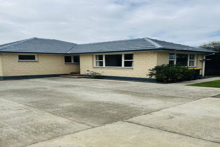 Photo of property in 17 Pembroke Street, Avondale, Christchurch, 8061