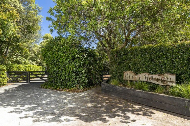 Photo of property in 1074 Peak Road, Helensville, 0875