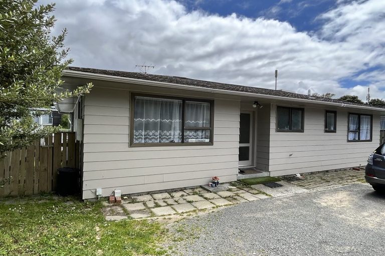 Photo of property in 201a Newlands Road, Newlands, Wellington, 6037