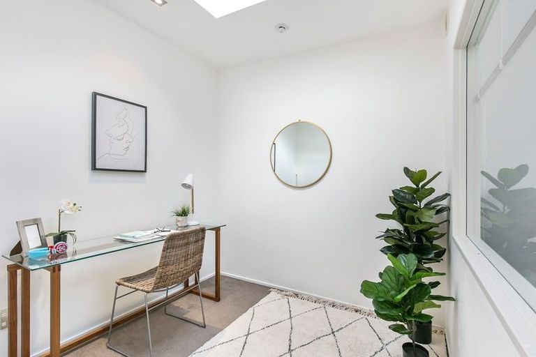 Photo of property in 56 Saddleback Grove, Karori, Wellington, 6012