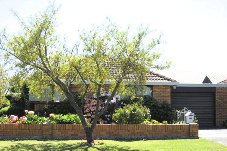 Photo of property in 11 Rubens Place, Burnside, Christchurch, 8053