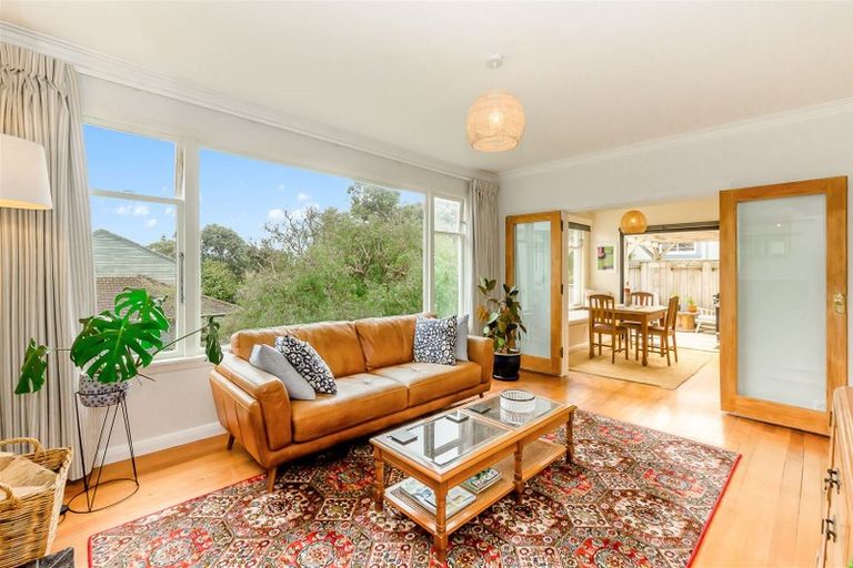 Photo of property in 131 Renown Road, Raumati South, Paraparaumu, 5032