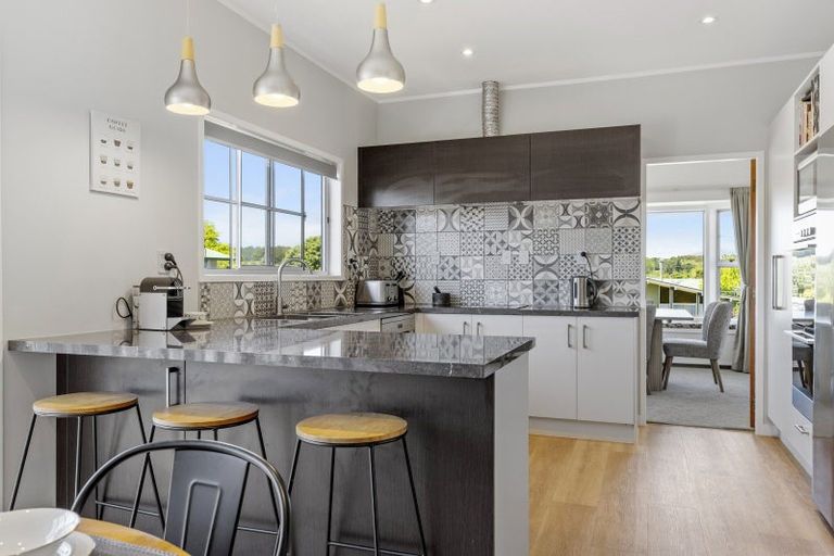 Photo of property in 16 Glengarry Place, Hilltop, Taupo, 3330