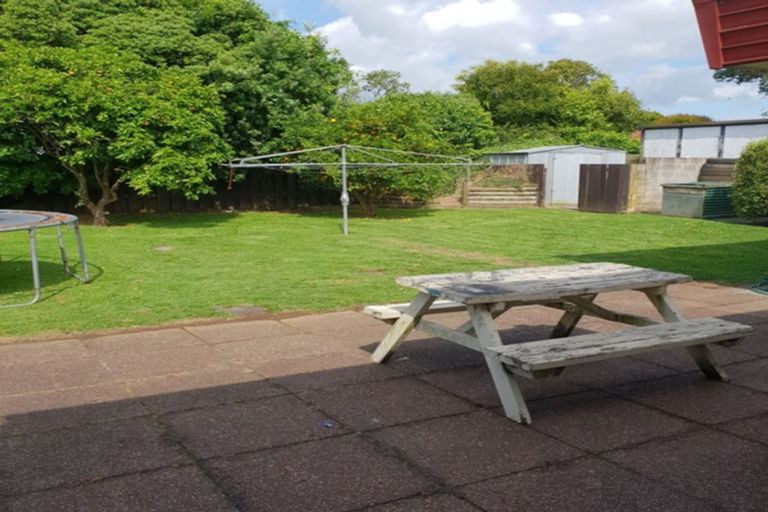 Photo of property in 19 Racecourse Road, Waiuku, 2123