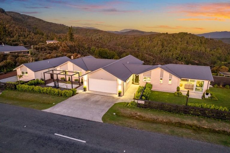 Photo of property in 303 Fairview Drive, Akatarawa, Upper Hutt, 5372
