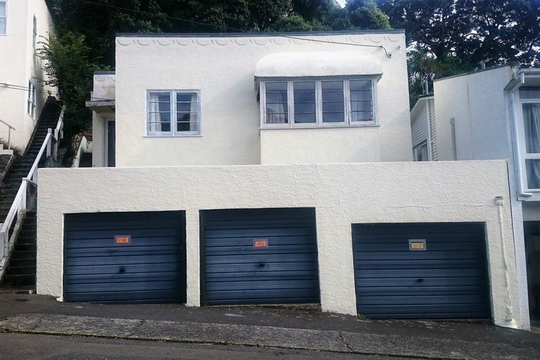 Photo of property in 62 Rolleston Street, Mount Cook, Wellington, 6021