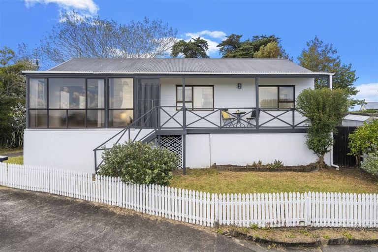 Photo of property in 23 Flaunty Place, West Harbour, Auckland, 0618