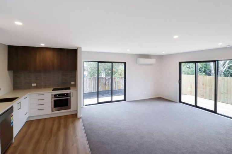 Photo of property in 137 Whites Line East, Waiwhetu, Lower Hutt, 5010