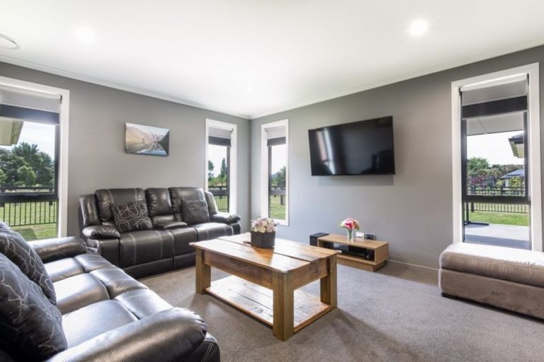 Photo of property in 37 Mike Smith Drive, Cambridge, 3434