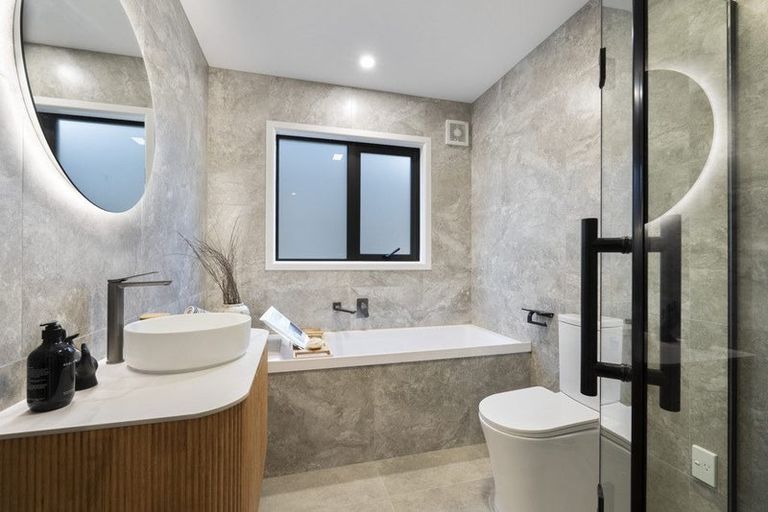 Photo of property in 69d Chivalry Road, Glenfield, Auckland, 0629