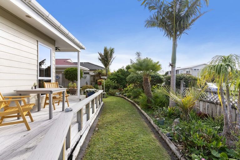 Photo of property in 6 Lillian Place, Orewa, 0931