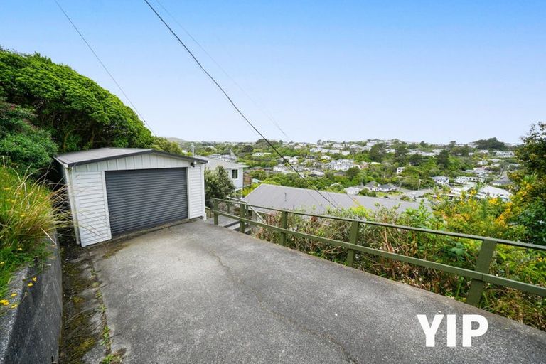 Photo of property in 139 Ruskin Road, Newlands, Wellington, 6037