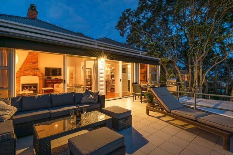 Photo of property in 11 Hinemoa Street, Birkenhead, Auckland, 0626