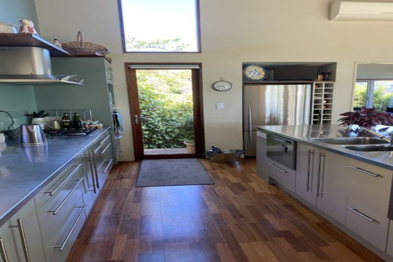 Photo of property in 22 Howard Road, Point Howard, Lower Hutt, 5013