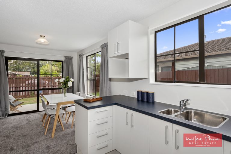 Photo of property in 34 Solomon Avenue, Redwood, Christchurch, 8051