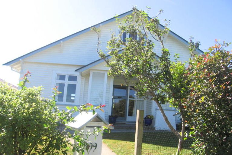 Photo of property in 99 Creswick Terrace, Northland, Wellington, 6012