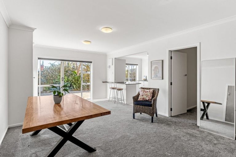 Photo of property in 219a Tukapa Street, Westown, New Plymouth, 4310