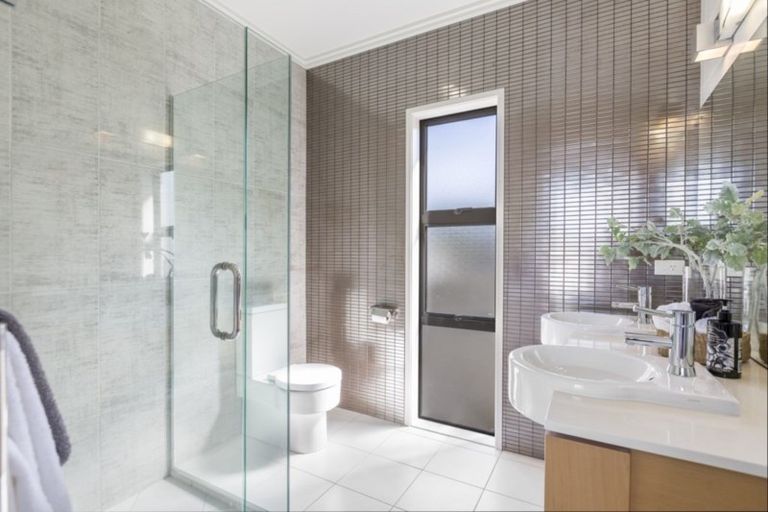 Photo of property in 17 Grand Drive, Orewa, 0931