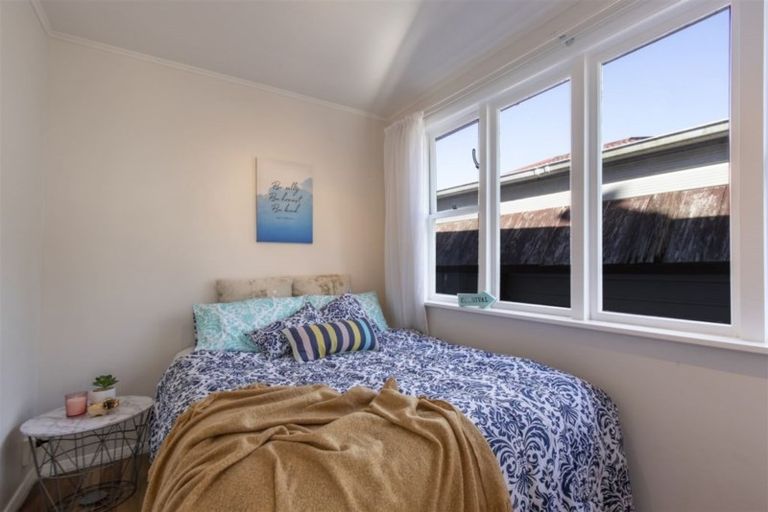 Photo of property in 68 Broderick Road, Johnsonville, Wellington, 6037