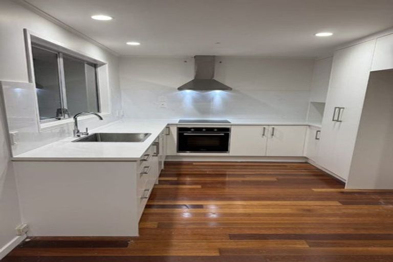 Photo of property in 5 Kama Place, Sunnynook, Auckland, 0620