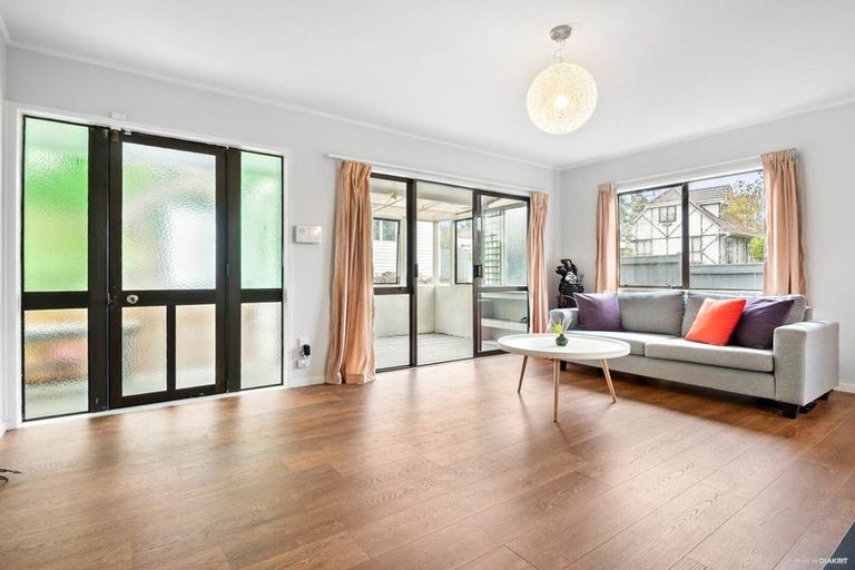 Photo of property in 11 Hiwihau Place, Glenfield, Auckland, 0629