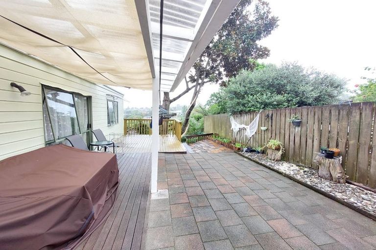 Photo of property in 2/8 Finn Place, Totara Vale, Auckland, 0629