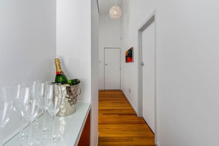 Photo of property in 1/12 Munstead Place, Hillcrest, Auckland, 0627