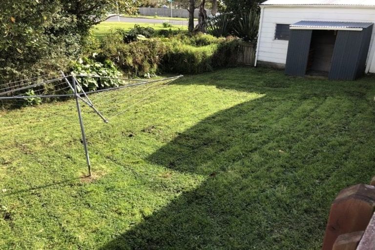 Photo of property in 18 Newington Road, Henderson, Auckland, 0612