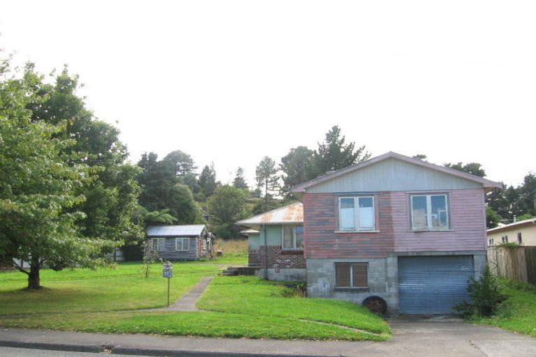 Photo of property in 33 Moeraki Road, Maoribank, Upper Hutt, 5018