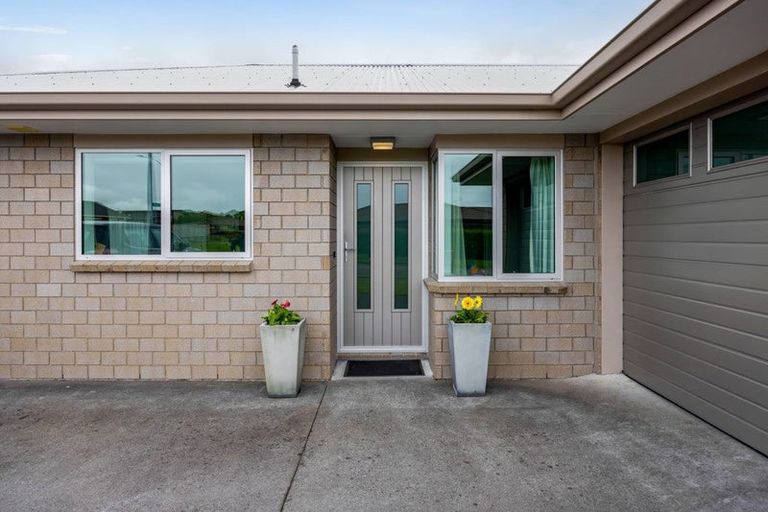 Photo of property in 8 Montague Grove, Stratford, 4332