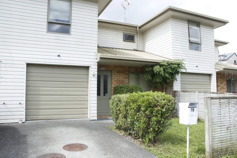 Photo of property in 19 Verdale Circle, Glen Eden, Auckland, 0602